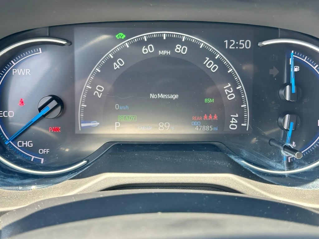 Toyota RAV4 Vehicle Full-screen Gallery Image 21