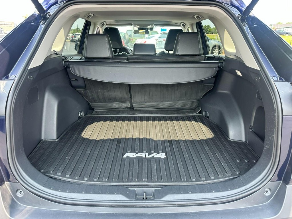 Toyota RAV4 Vehicle Full-screen Gallery Image 06