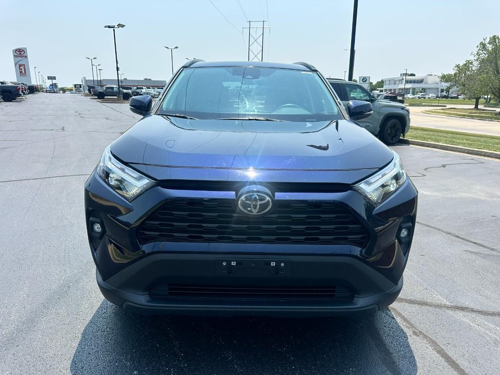 Toyota RAV4 Vehicle Full-screen Gallery Image 10