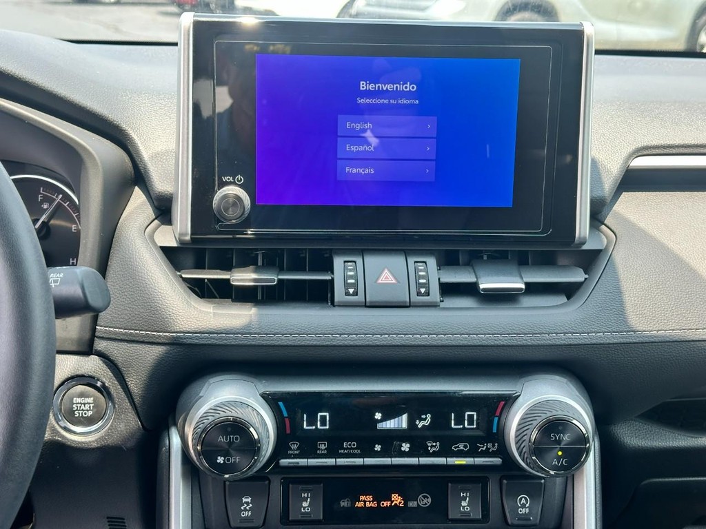 Toyota RAV4 Vehicle Full-screen Gallery Image 14