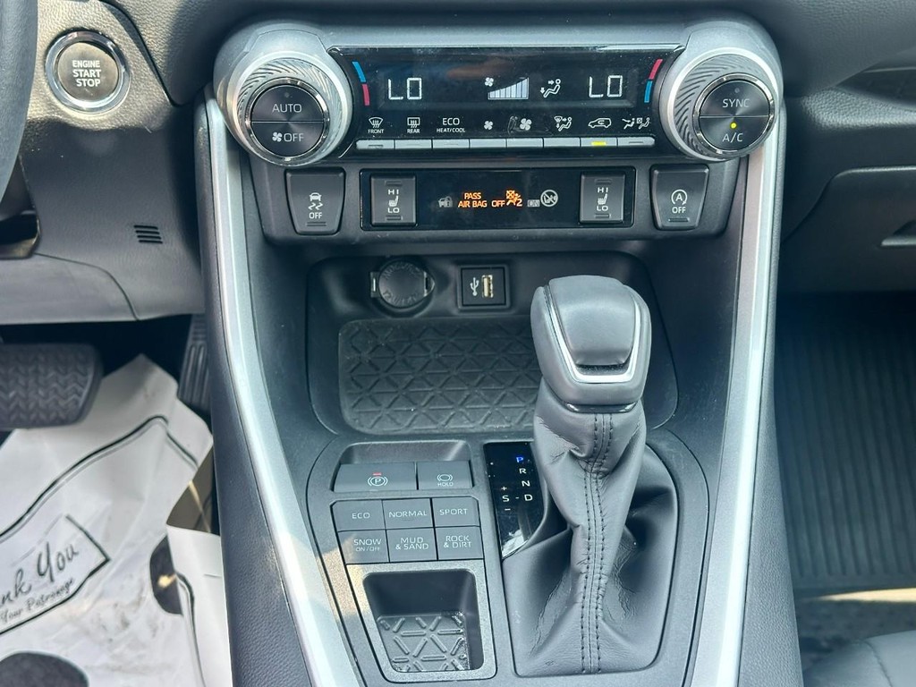 Toyota RAV4 Vehicle Full-screen Gallery Image 15