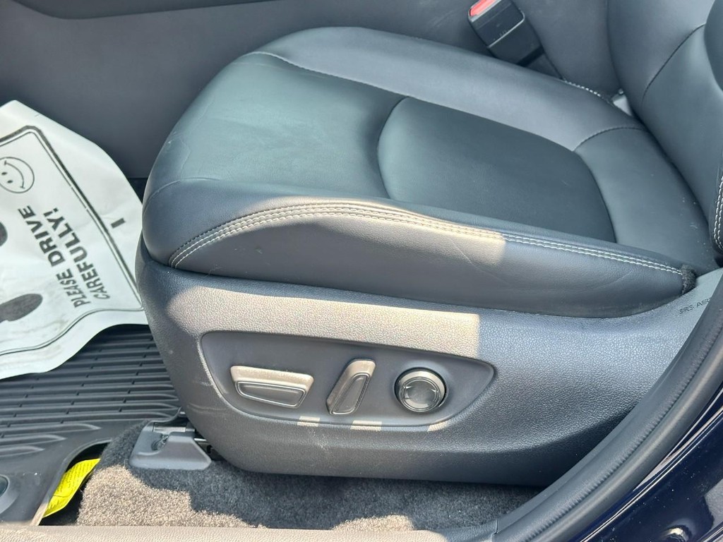 Toyota RAV4 Vehicle Full-screen Gallery Image 19
