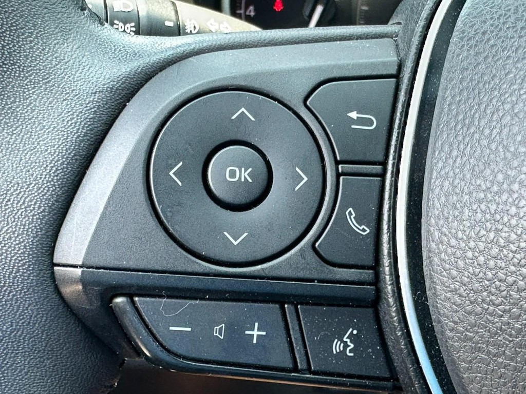 Toyota RAV4 Vehicle Full-screen Gallery Image 20