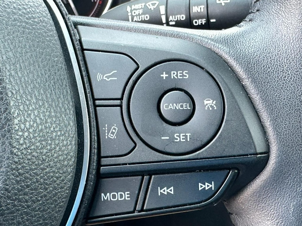 Toyota RAV4 Vehicle Full-screen Gallery Image 21