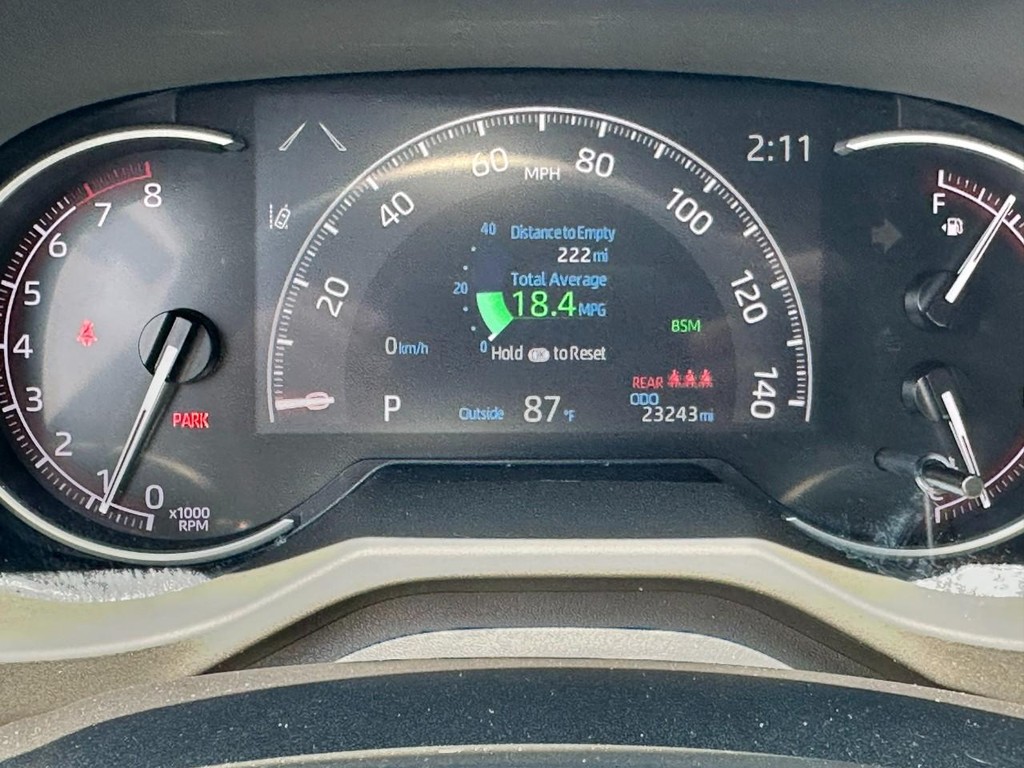 Toyota RAV4 Vehicle Full-screen Gallery Image 22