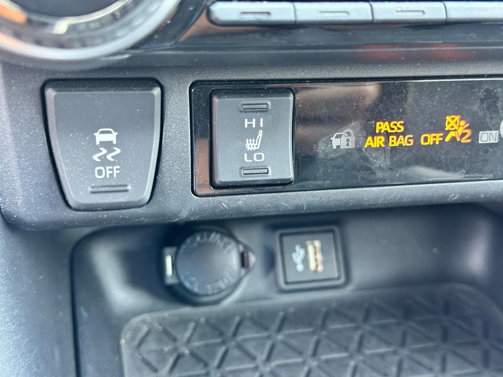 Toyota RAV4 Vehicle Full-screen Gallery Image 23