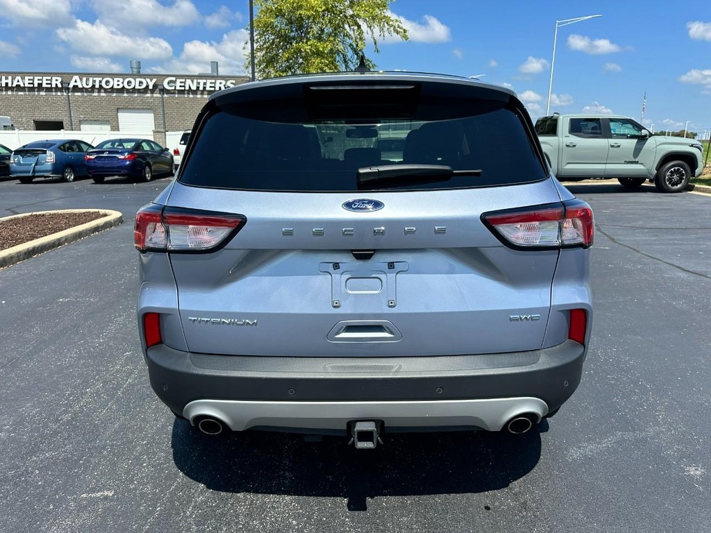 Ford Escape Vehicle Full-screen Gallery Image 05