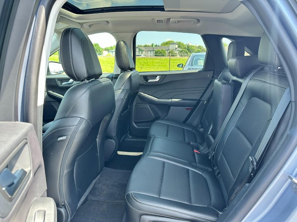 Ford Escape Vehicle Full-screen Gallery Image 11
