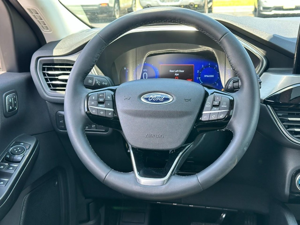 Ford Escape Vehicle Full-screen Gallery Image 13