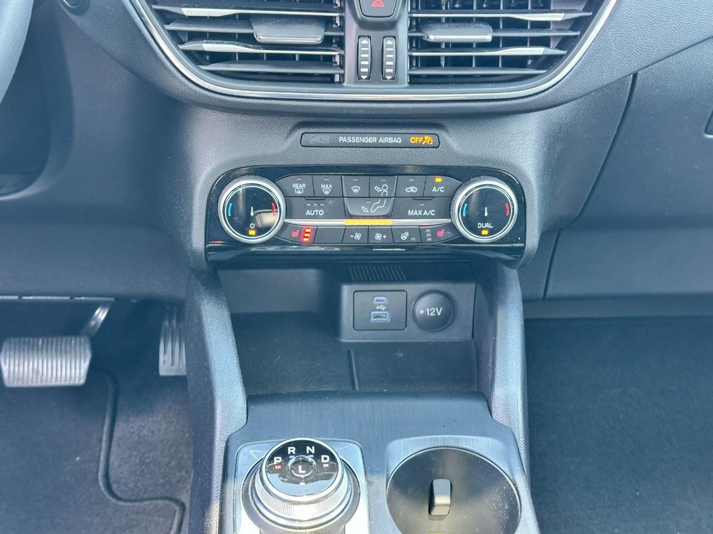 Ford Escape Vehicle Full-screen Gallery Image 15