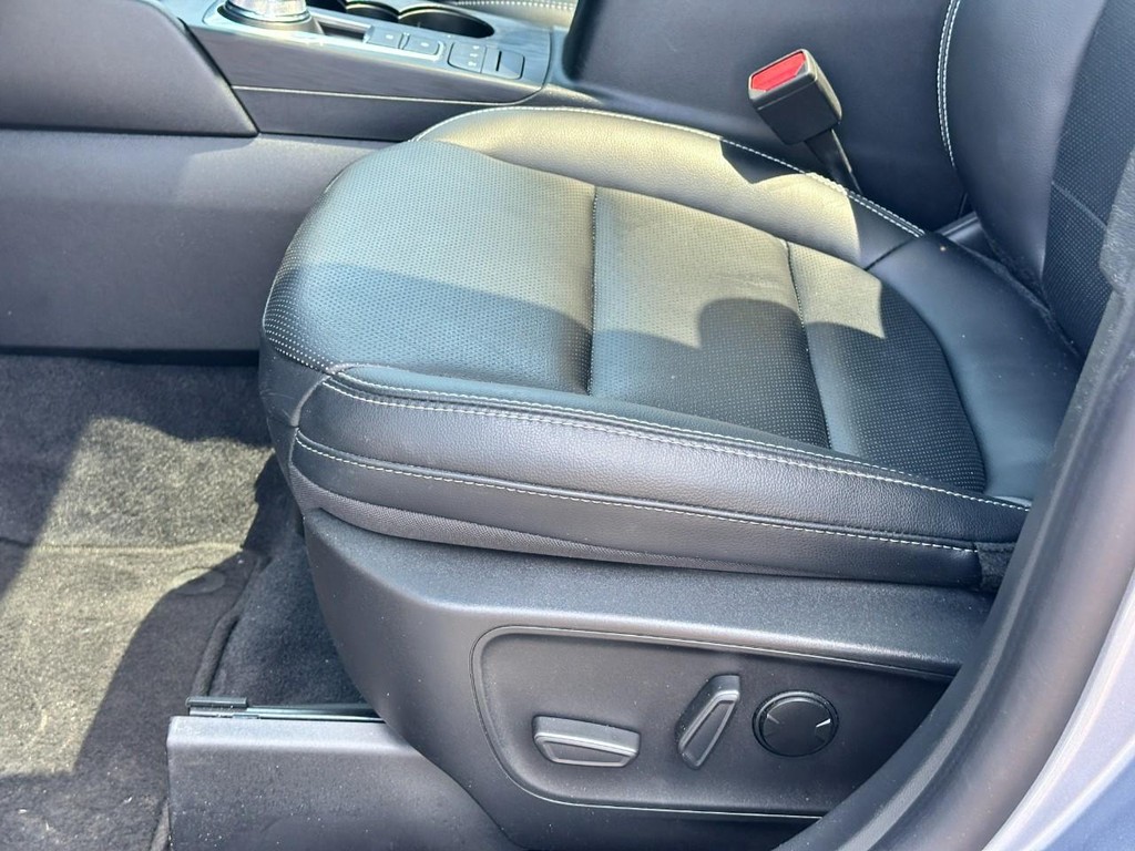 Ford Escape Vehicle Full-screen Gallery Image 19