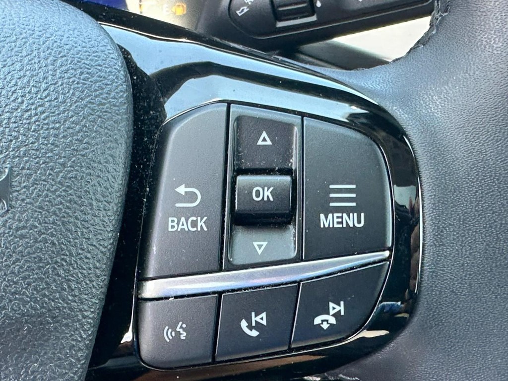Ford Escape Vehicle Full-screen Gallery Image 21