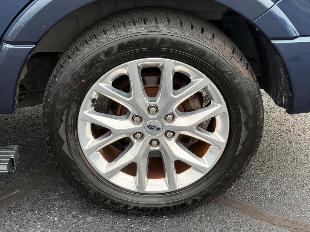 Ford Expedition Vehicle Full-screen Gallery Image 08