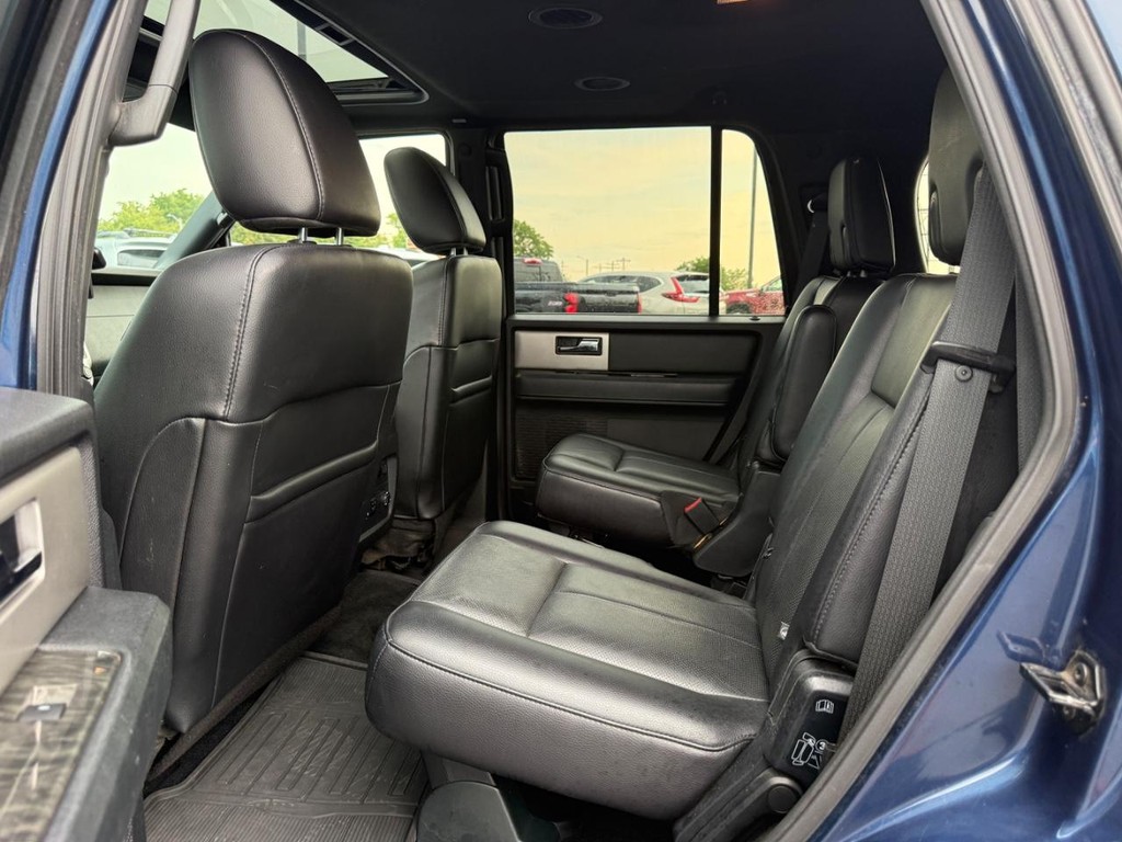 Ford Expedition Vehicle Full-screen Gallery Image 12