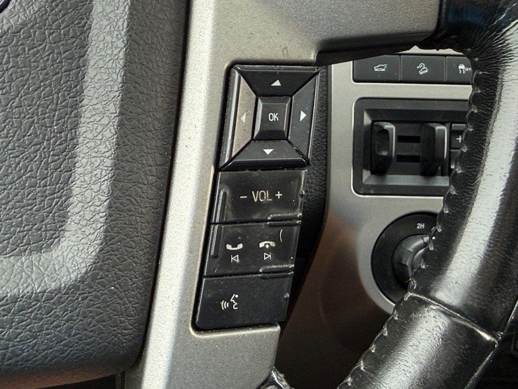 Ford Expedition Vehicle Full-screen Gallery Image 17