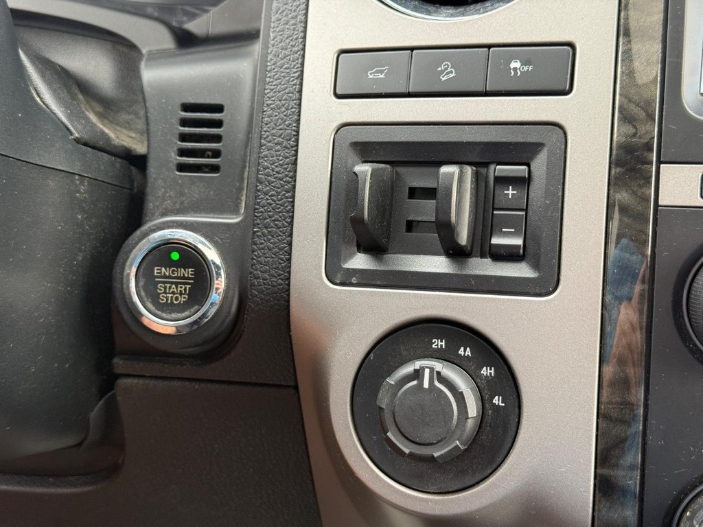 Ford Expedition Vehicle Full-screen Gallery Image 18