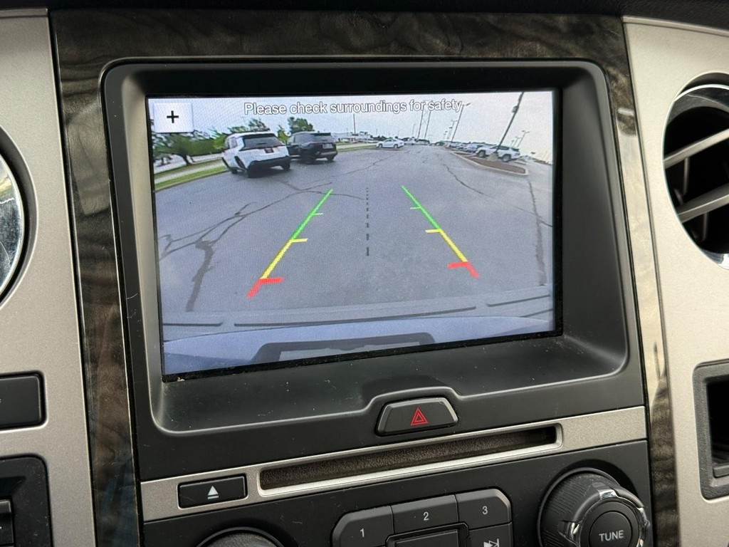 Ford Expedition Vehicle Full-screen Gallery Image 20