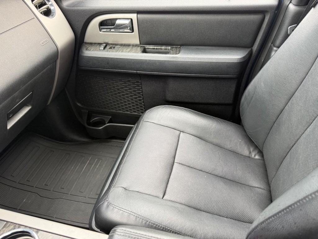 Ford Expedition Vehicle Full-screen Gallery Image 23
