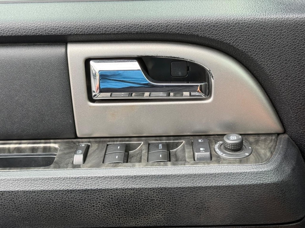 Ford Expedition Vehicle Full-screen Gallery Image 25