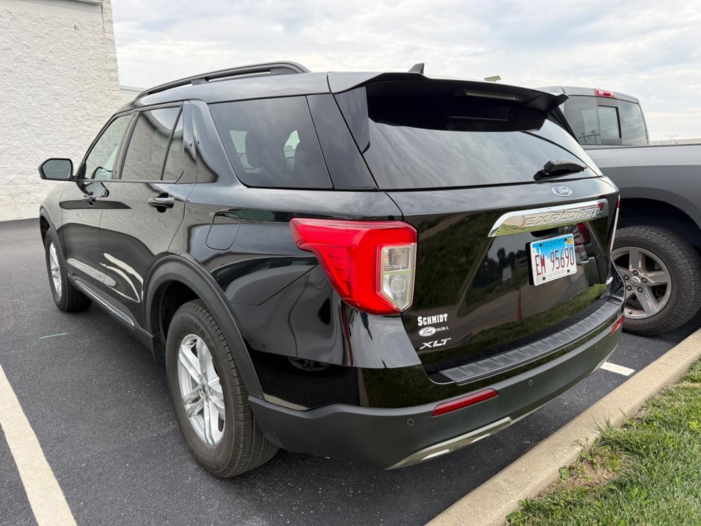 Ford Explorer Vehicle Full-screen Gallery Image 03