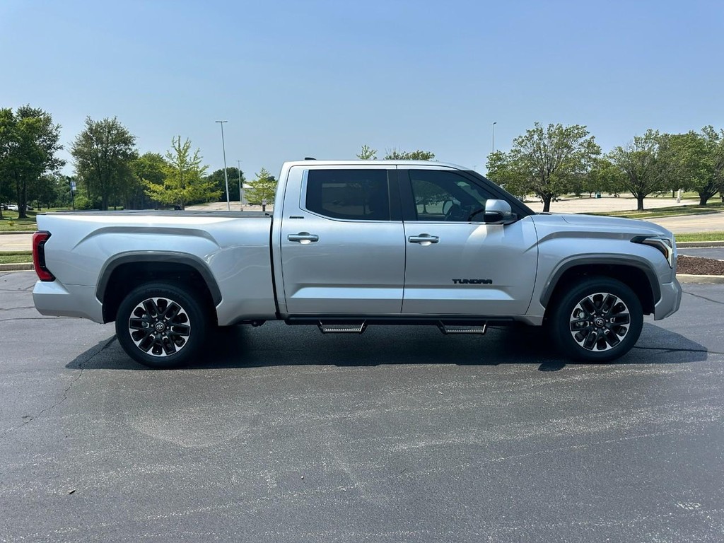 Toyota Tundra 4WD Vehicle Full-screen Gallery Image 02