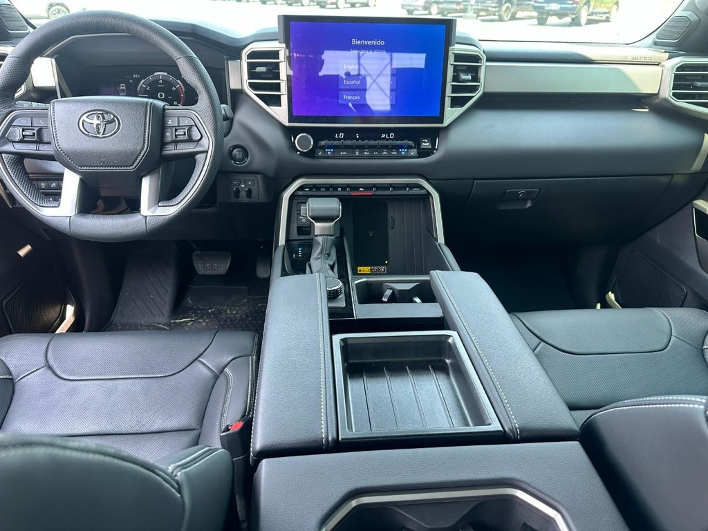 Toyota Tundra 4WD Vehicle Full-screen Gallery Image 03