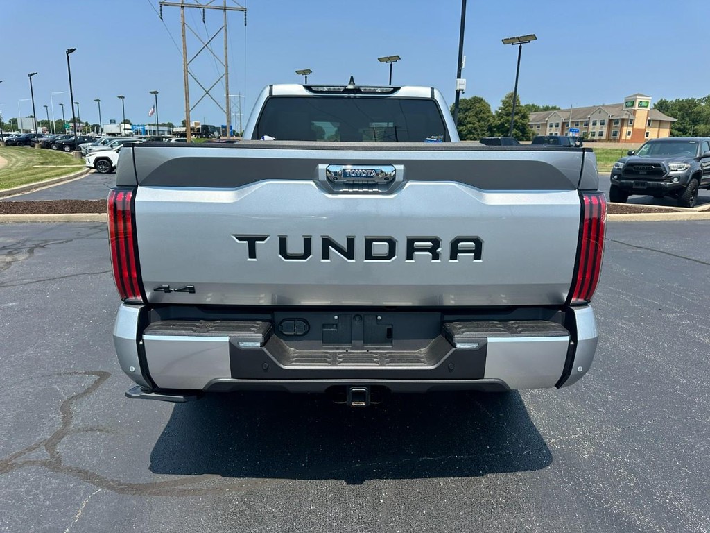 Toyota Tundra 4WD Vehicle Full-screen Gallery Image 05