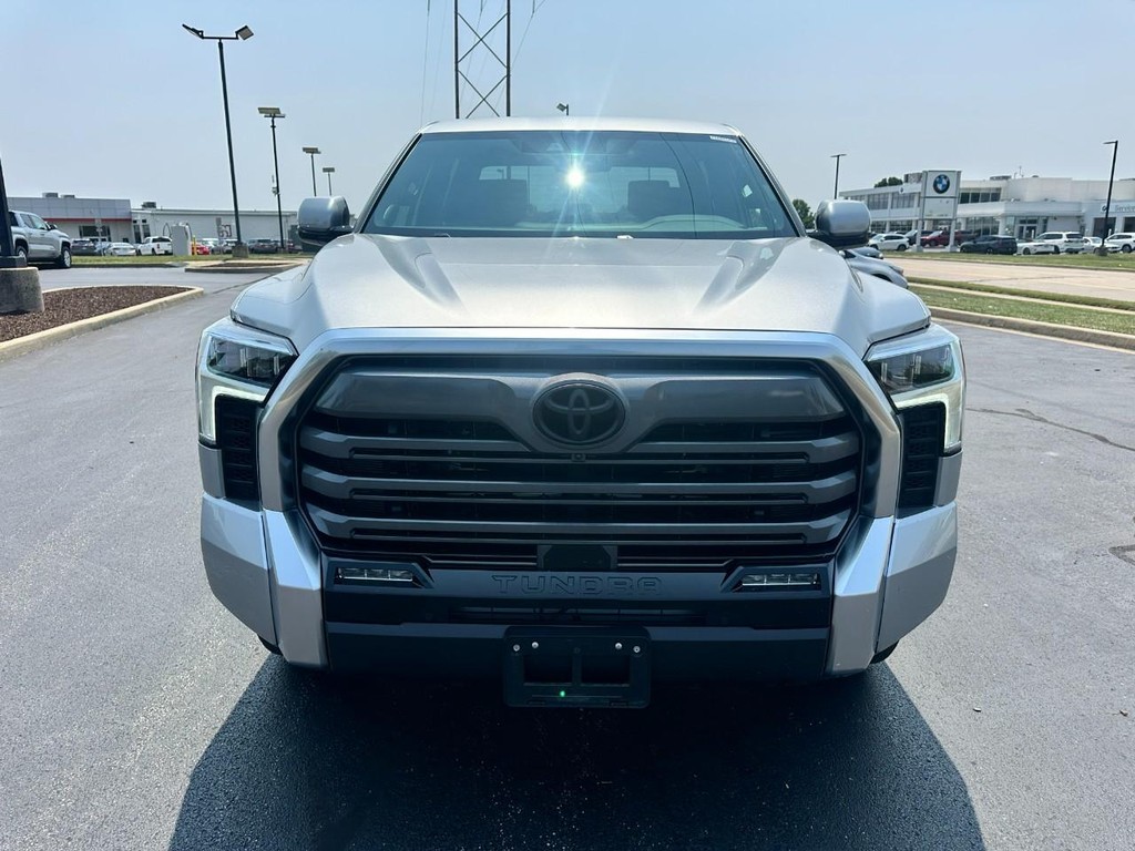 Toyota Tundra 4WD Vehicle Full-screen Gallery Image 10