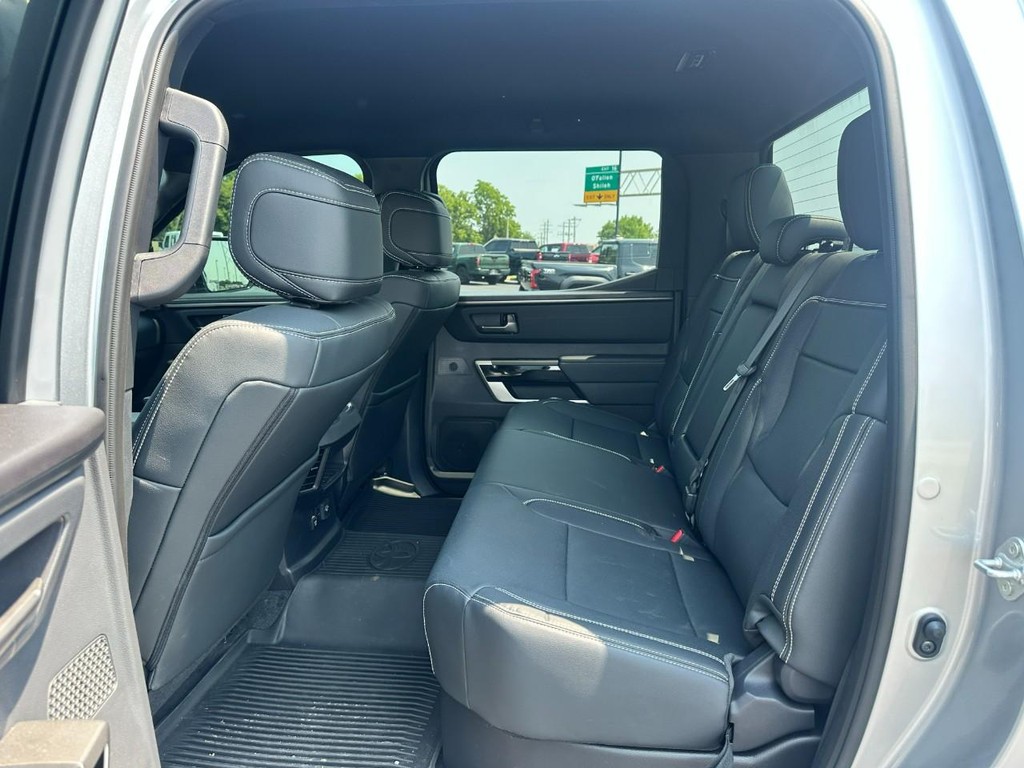 Toyota Tundra 4WD Vehicle Full-screen Gallery Image 11