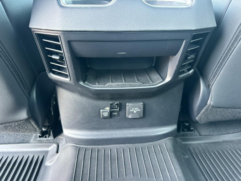 Toyota Tundra 4WD Vehicle Full-screen Gallery Image 12