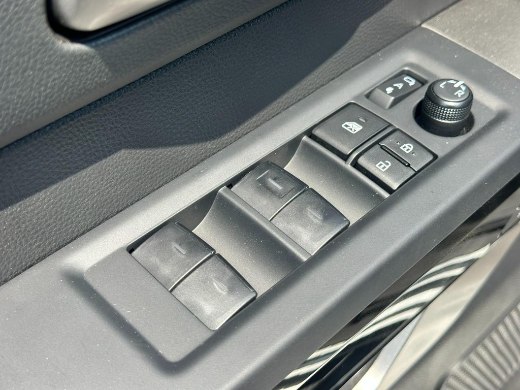 Toyota Tundra 4WD Vehicle Full-screen Gallery Image 17