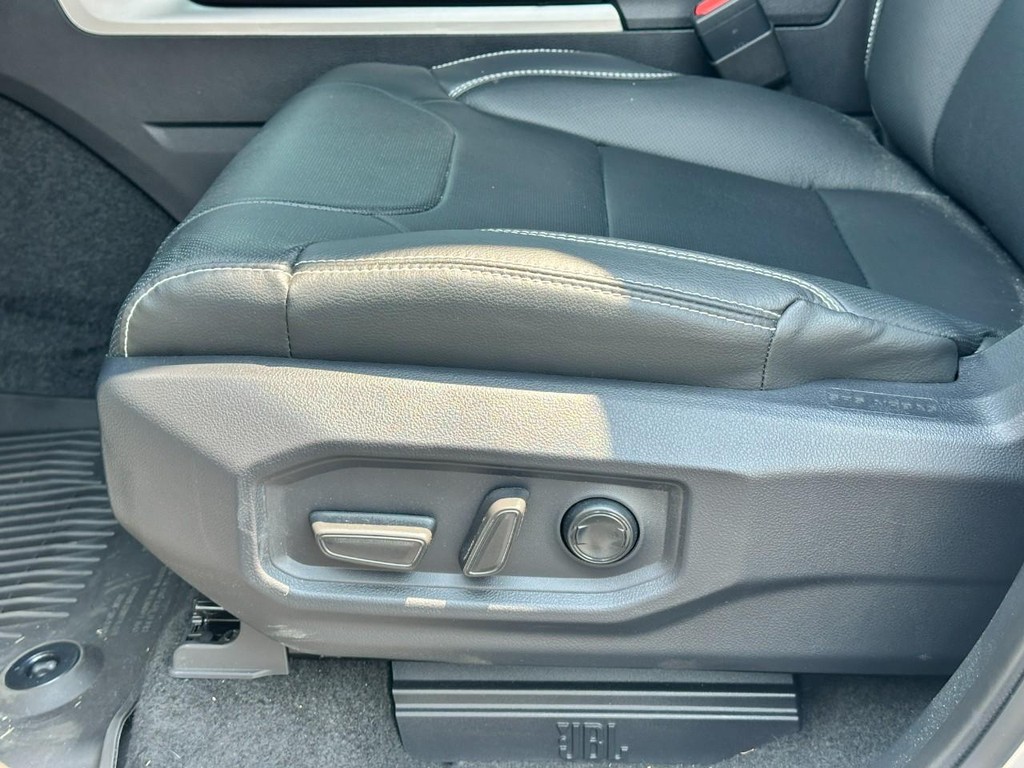 Toyota Tundra 4WD Vehicle Full-screen Gallery Image 19