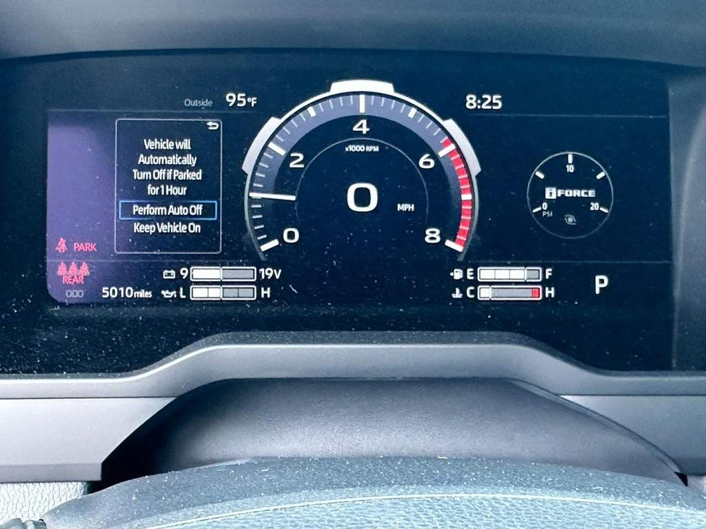 Toyota Tundra 4WD Vehicle Full-screen Gallery Image 22