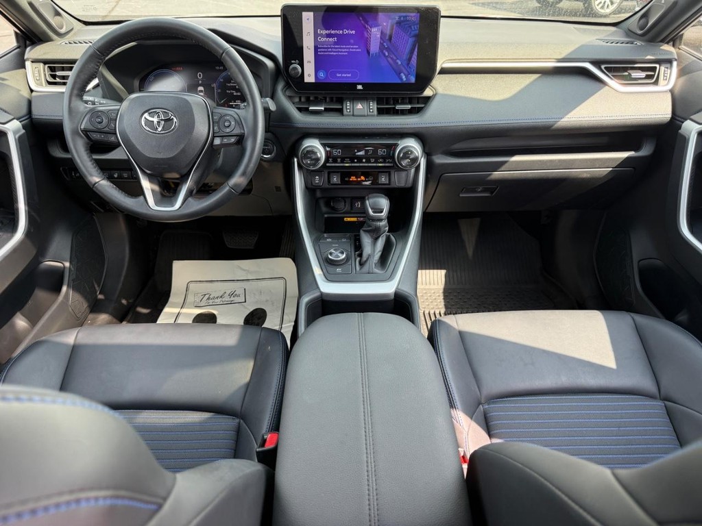 Toyota RAV4 Vehicle Full-screen Gallery Image 03