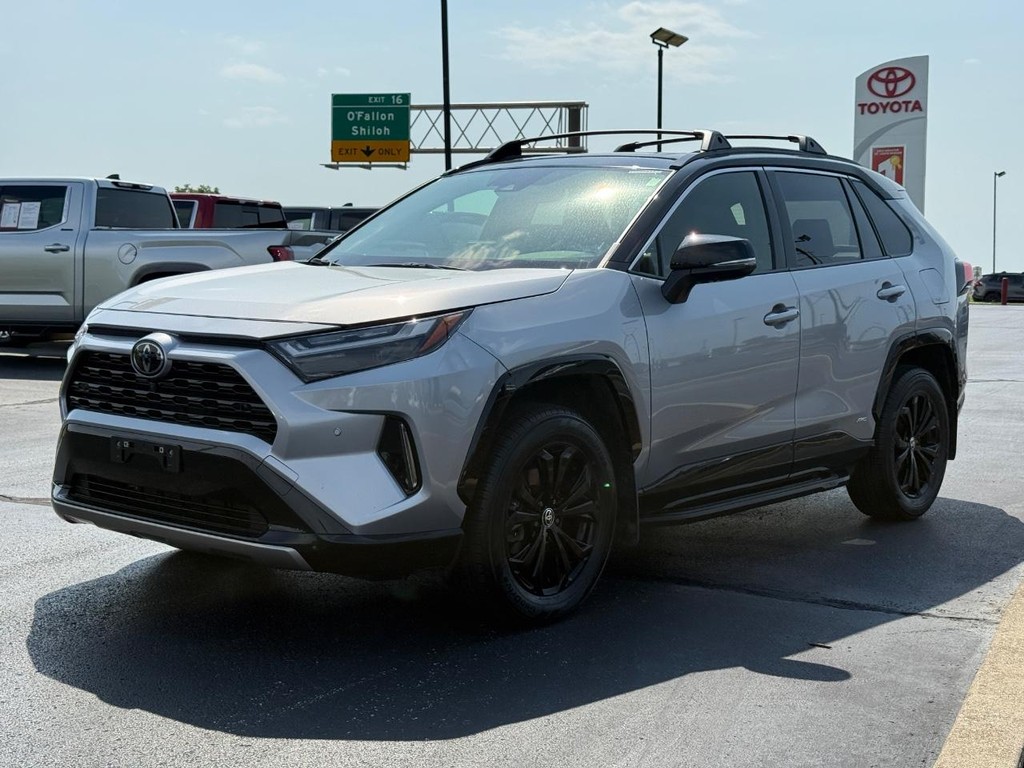 Toyota RAV4 Vehicle Full-screen Gallery Image 09