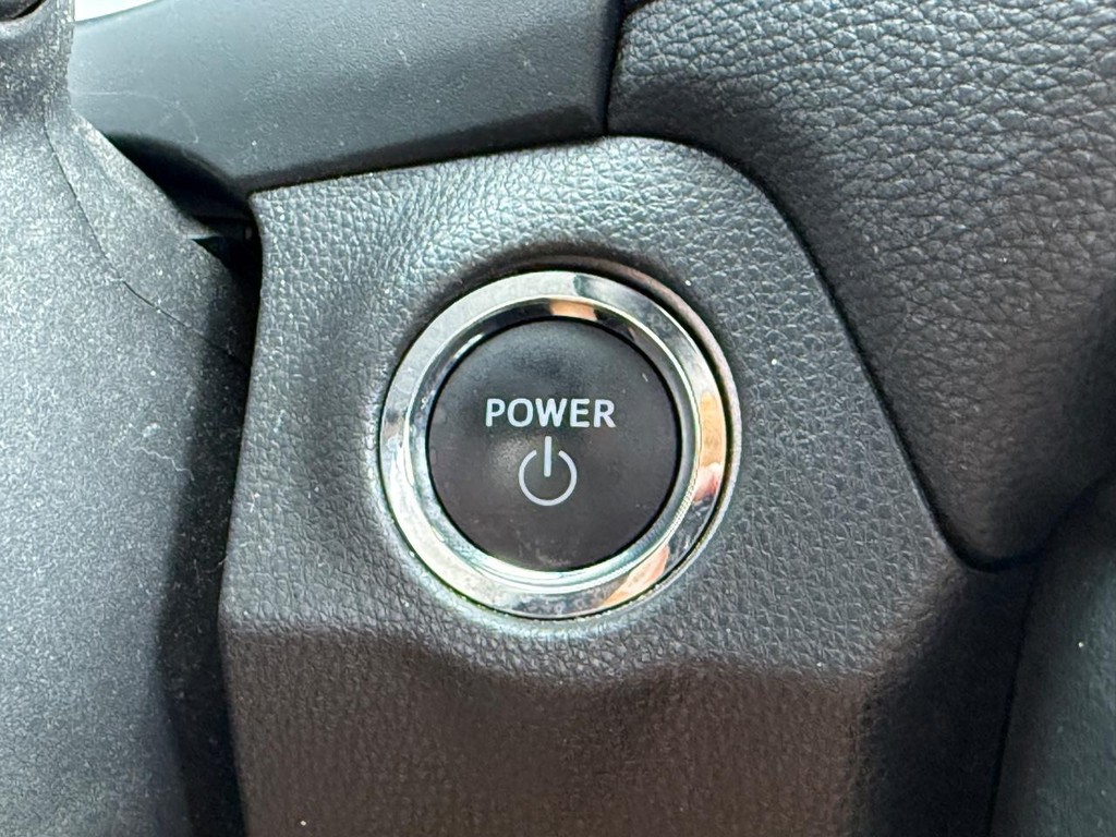 Toyota RAV4 Vehicle Full-screen Gallery Image 16