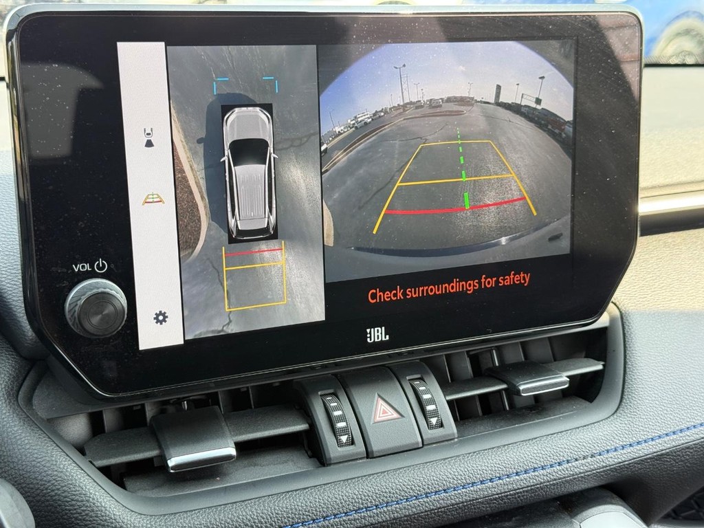 Toyota RAV4 Vehicle Full-screen Gallery Image 18