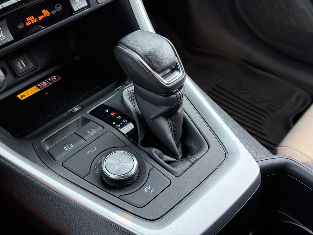 Toyota RAV4 Vehicle Full-screen Gallery Image 20