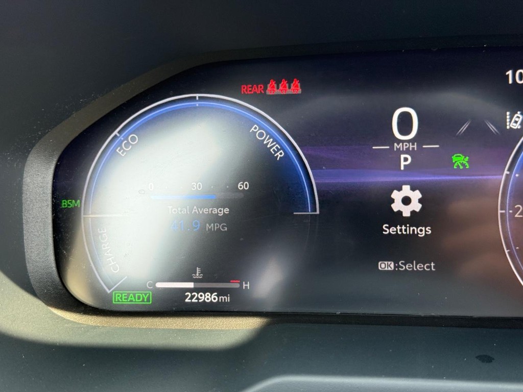 Toyota RAV4 Vehicle Full-screen Gallery Image 22