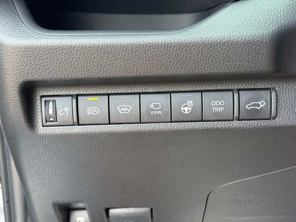 Toyota RAV4 Vehicle Full-screen Gallery Image 23