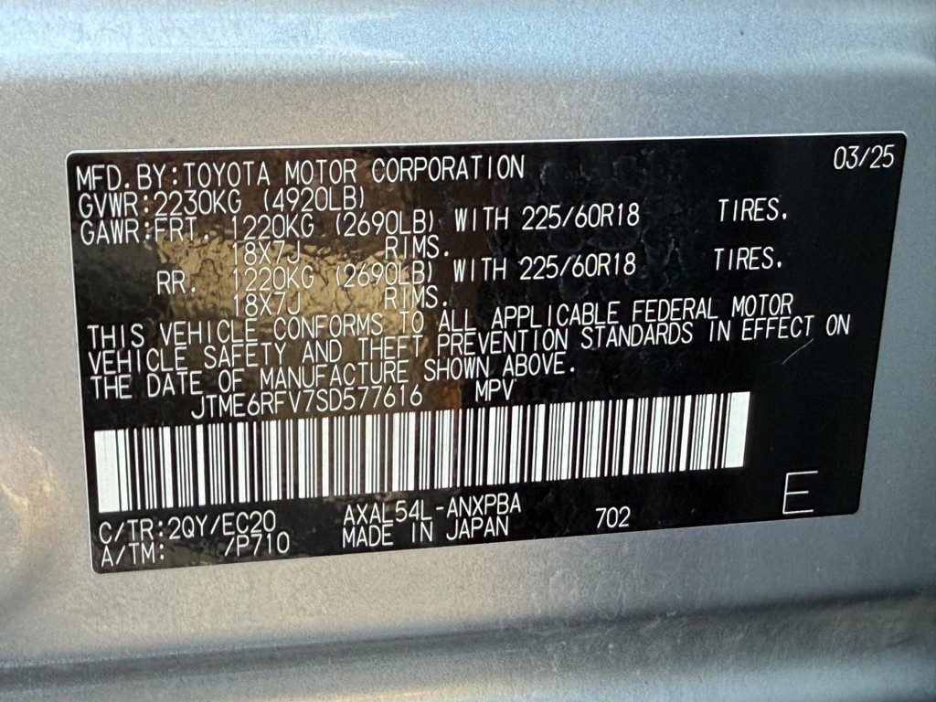 Toyota RAV4 Vehicle Full-screen Gallery Image 26
