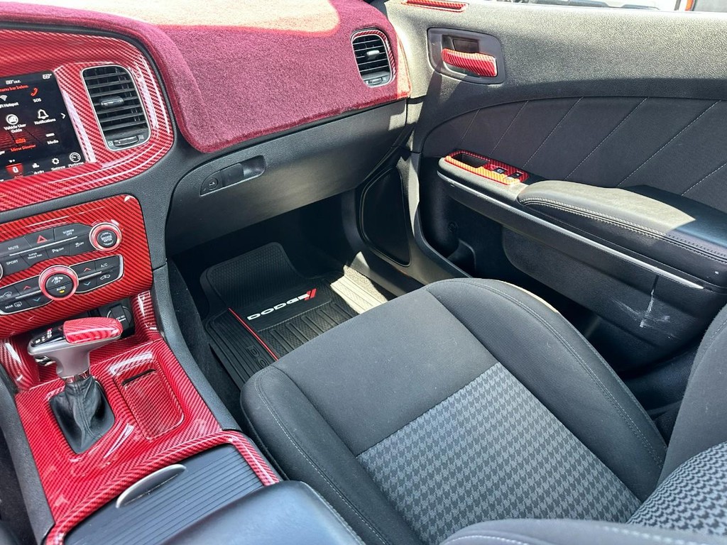 Dodge Charger Vehicle Full-screen Gallery Image 16