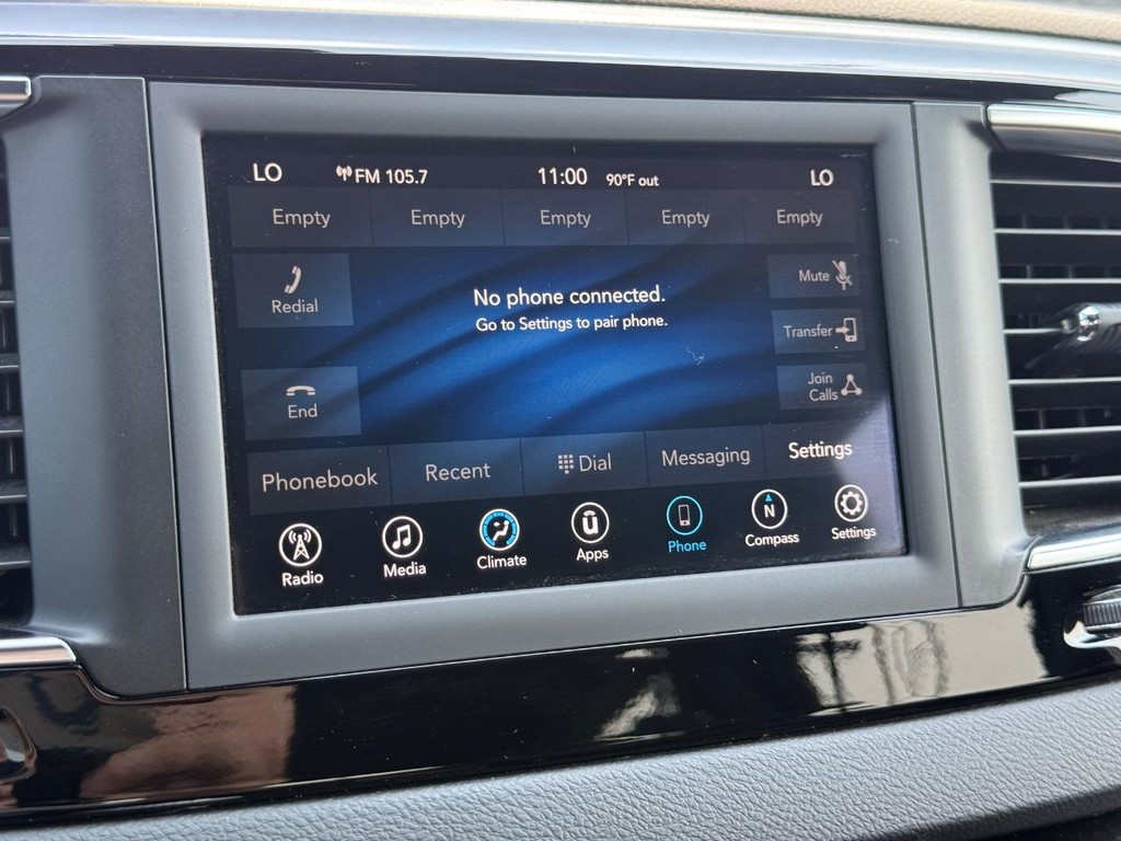 Chrysler Pacifica Vehicle Full-screen Gallery Image 17