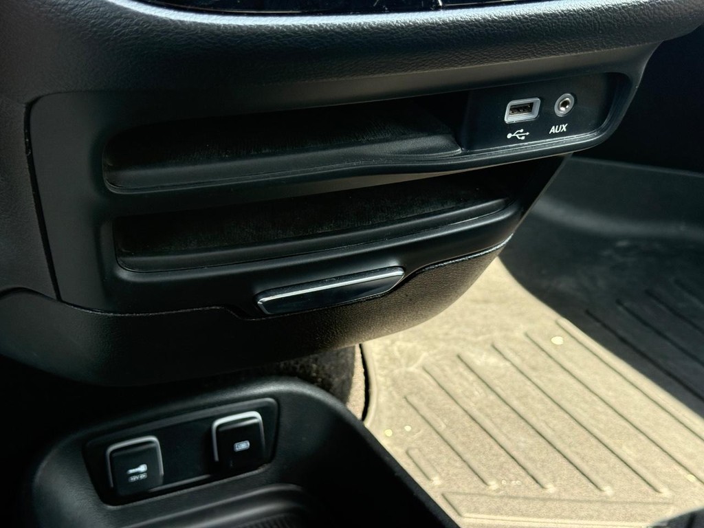 Chrysler Pacifica Vehicle Full-screen Gallery Image 21