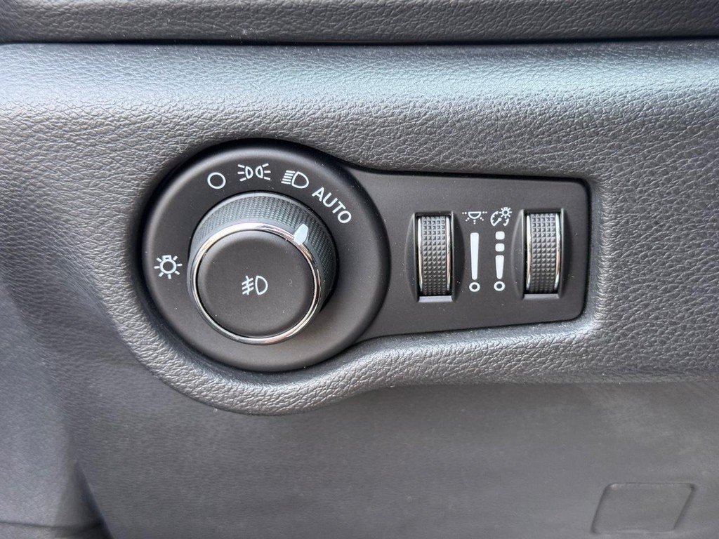 Chrysler Pacifica Vehicle Full-screen Gallery Image 24