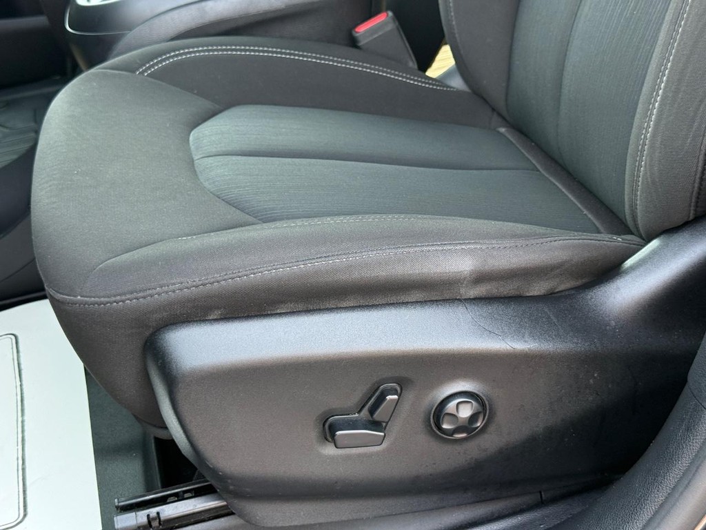 Chrysler Pacifica Vehicle Full-screen Gallery Image 26