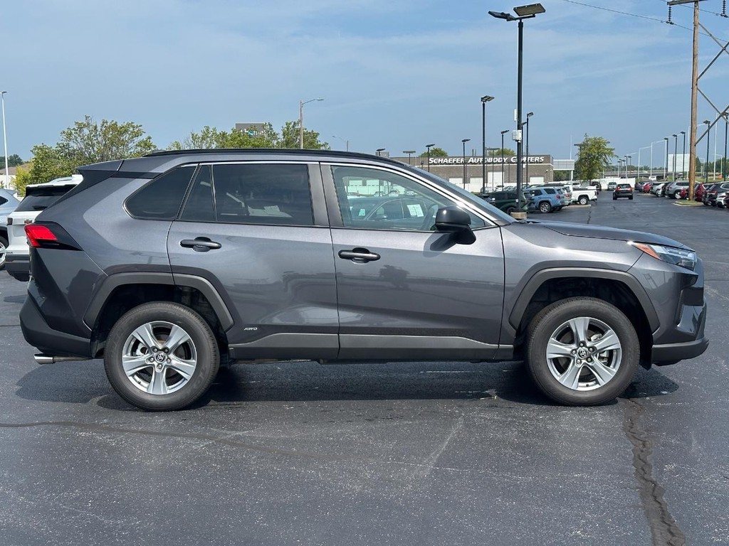 Toyota RAV4 Vehicle Full-screen Gallery Image 02