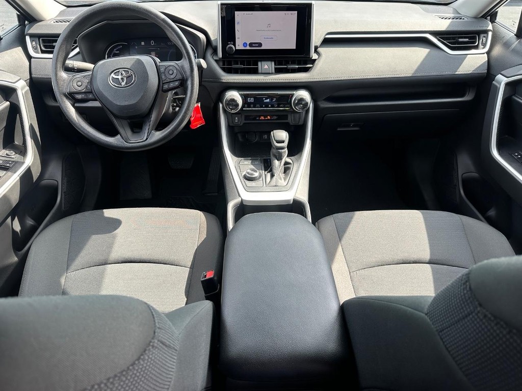 Toyota RAV4 Vehicle Full-screen Gallery Image 03