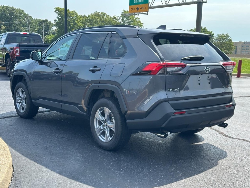 Toyota RAV4 Vehicle Full-screen Gallery Image 06