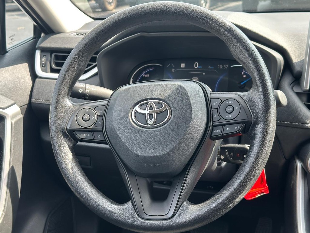 Toyota RAV4 Vehicle Full-screen Gallery Image 12